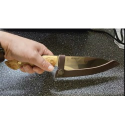 Helle Dele Chef Knife 800 lahjapakkauksessa